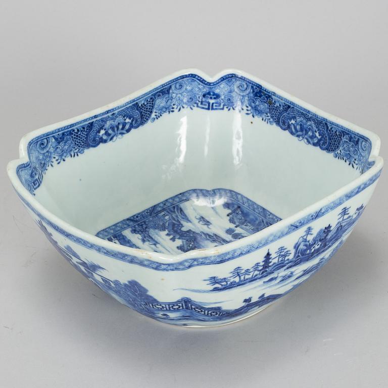 Two blue and white serving dishes and a bowl, Qing dynasty, Qianlong (1736-95).