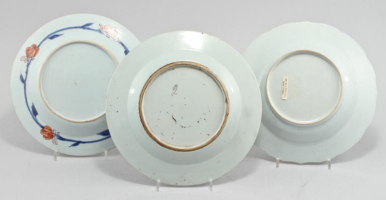 TALLRIKAR, 3 st, porslin, Kina, 1700-tal.