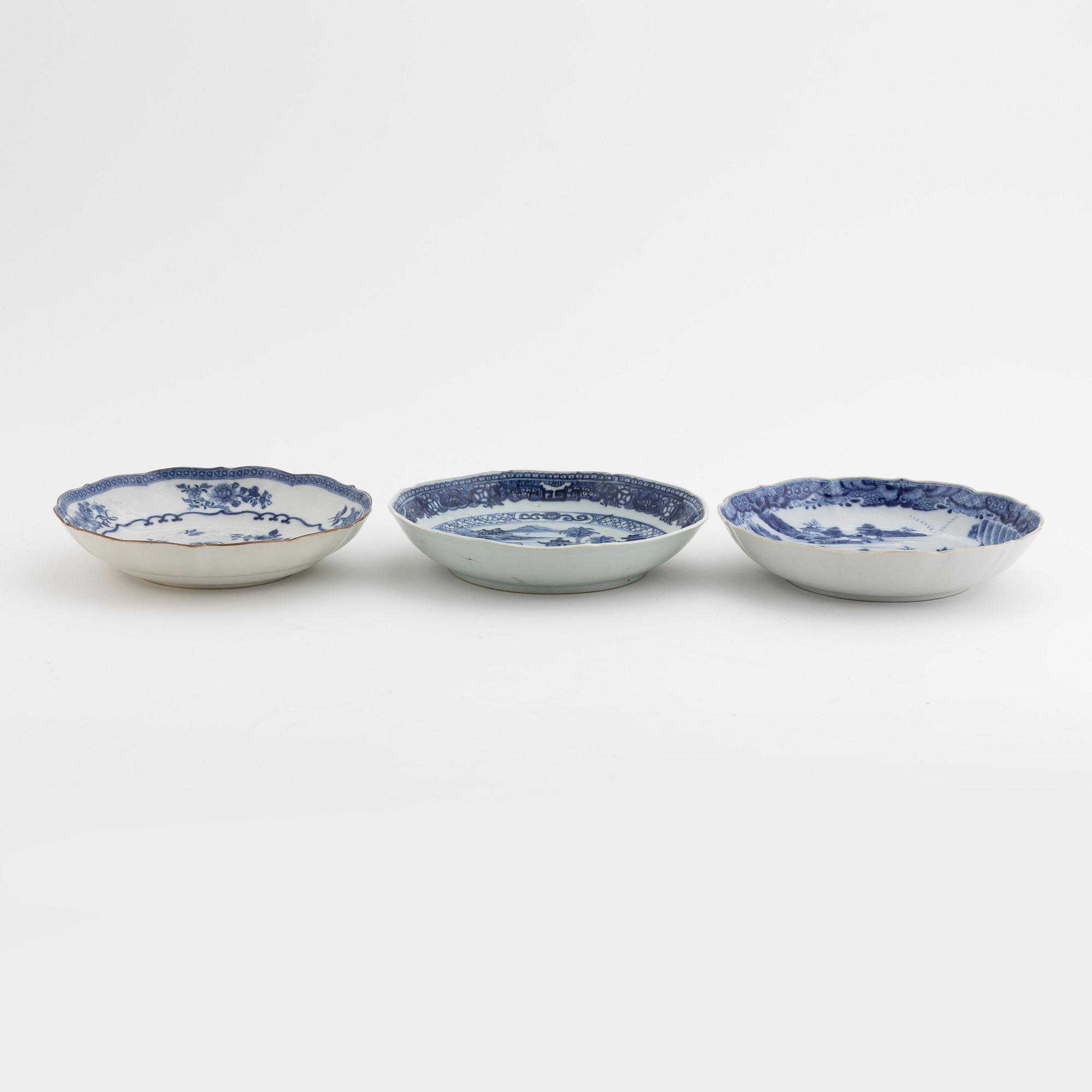 A set of three blue and white dishes, Qing dynasty, Qianlong (1736-95).