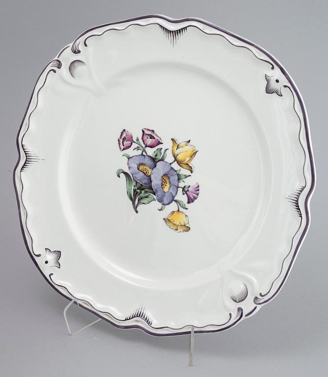 90 pieces of earthenware tableware from Rörstrand, model "Rörstrandia", 1930-56.