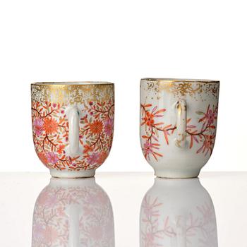 A pair of famille rose cups with saucers, Qing dynasty, Qianlong (1736-95).