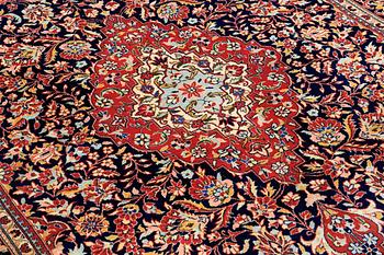 A carpet, Kashan, ca 302 x 200 cm.