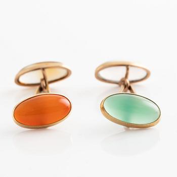 Cufflinks in gold with cabochon-cut colored stones.