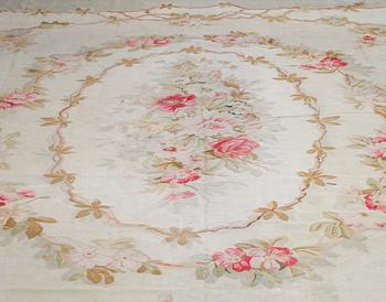 Matta, gobelängteknik, ca 385-387,5 x 391,5-404,5 cm, Aubusson, Frankrike 1800-tal.