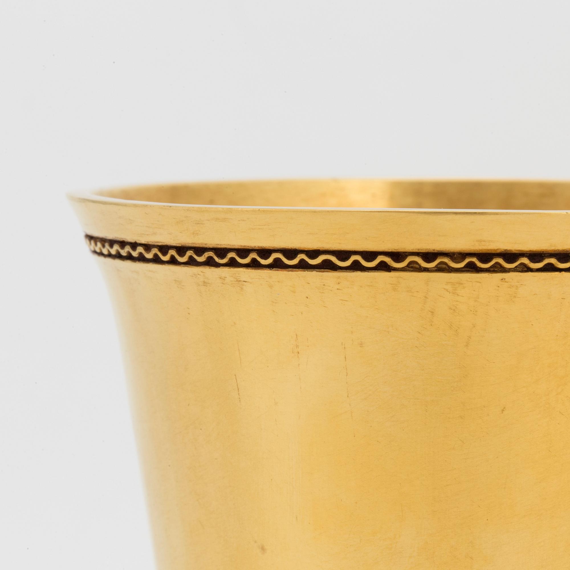 P GUNNAR TÄGT, a 23K gold vase, Stockholm, 1977.