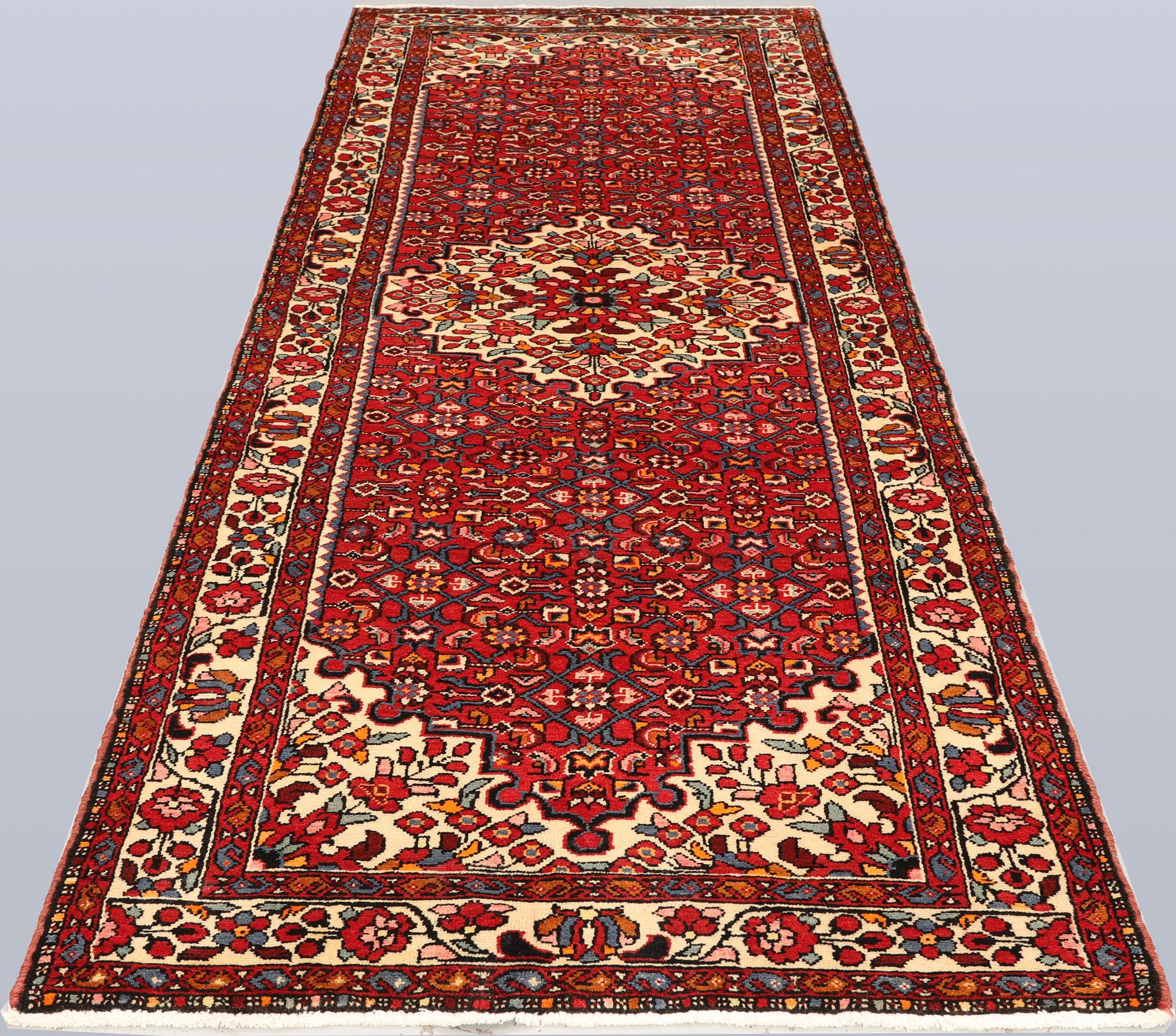 Käytävämatto,  Bakhtiari, n. 294 x 108 cm.