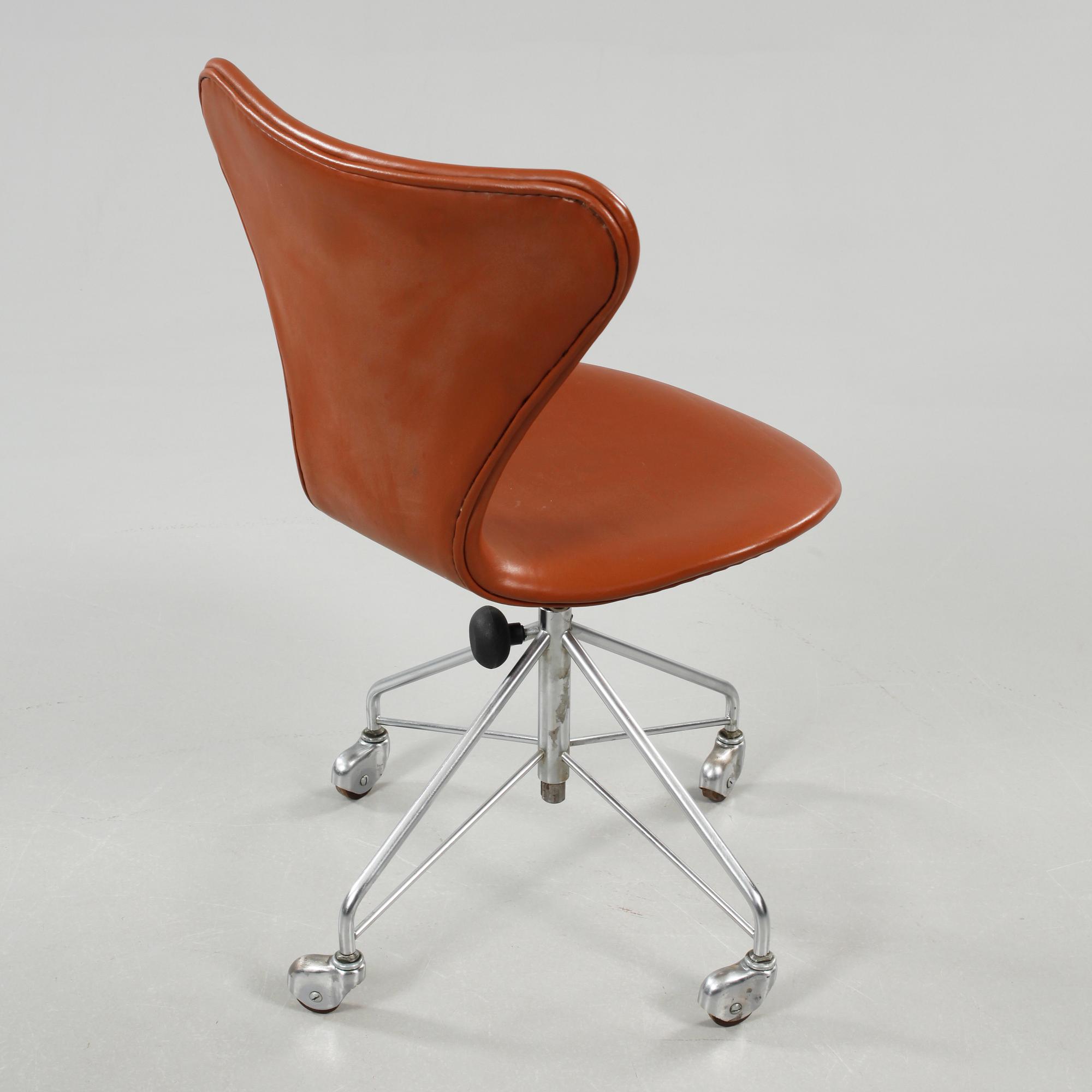 ARNE JACOBSEN, kontorsstol,"Sjuan", Fritz Hansen, 1965.
