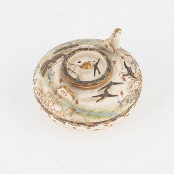 A small Satsuma teapot, probably Meiji (1868-1912).