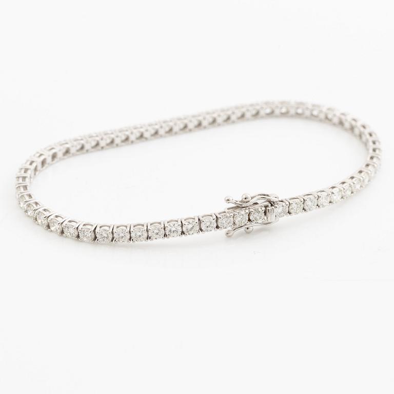 Tennis bracelet 18K white gold with brilliant-cut diamonds.