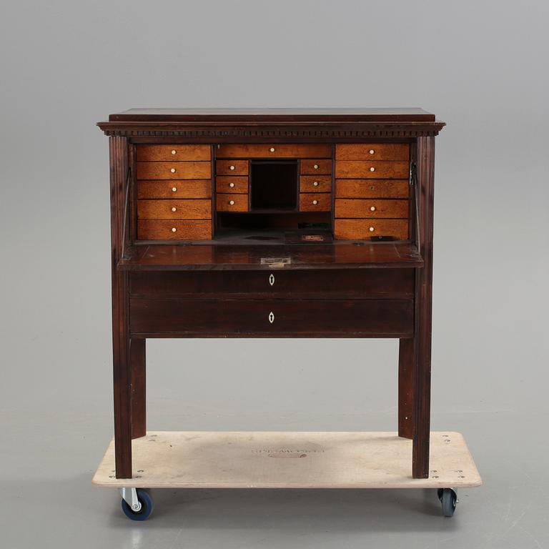SEKRETÄR, mahogny. Sengustaviansk, 1800-talets första hälft.