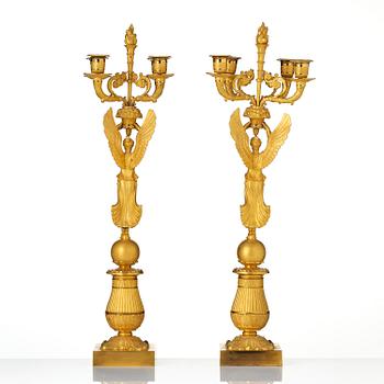 Kandelabrar, ett par, för fyra ljus, Frankrike, ca 1820-tal, Empire.