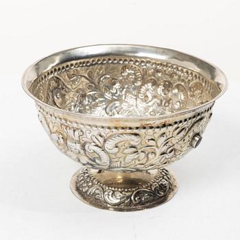 A Dutch silver bowl, unidentified maker LH, Rotterdam 1740s.