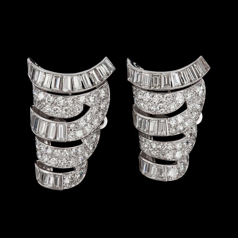 A pair of Van Cleef & Arpels diamond clips. Total carat weight of diamonds circa 6.00 cts. Serial no: 40562.