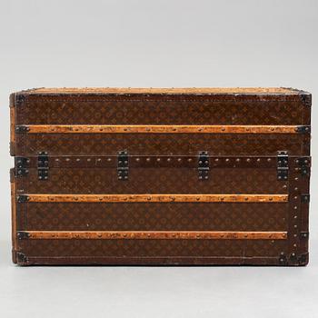 Louis Vuitton, WARDROBE TRUNK, Louis Vuitton, early 19th century.