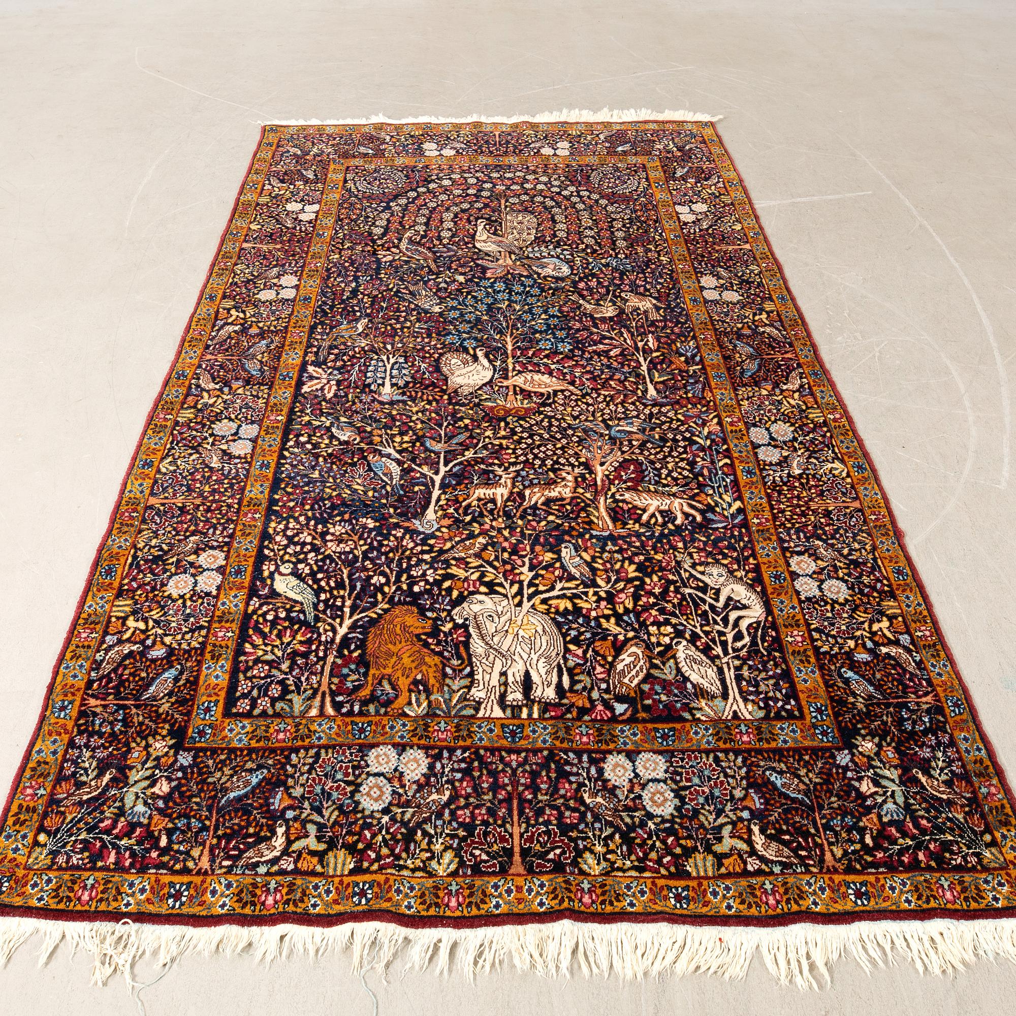 Carpet Kirman semi-antique figural approx. 263x147 cm.