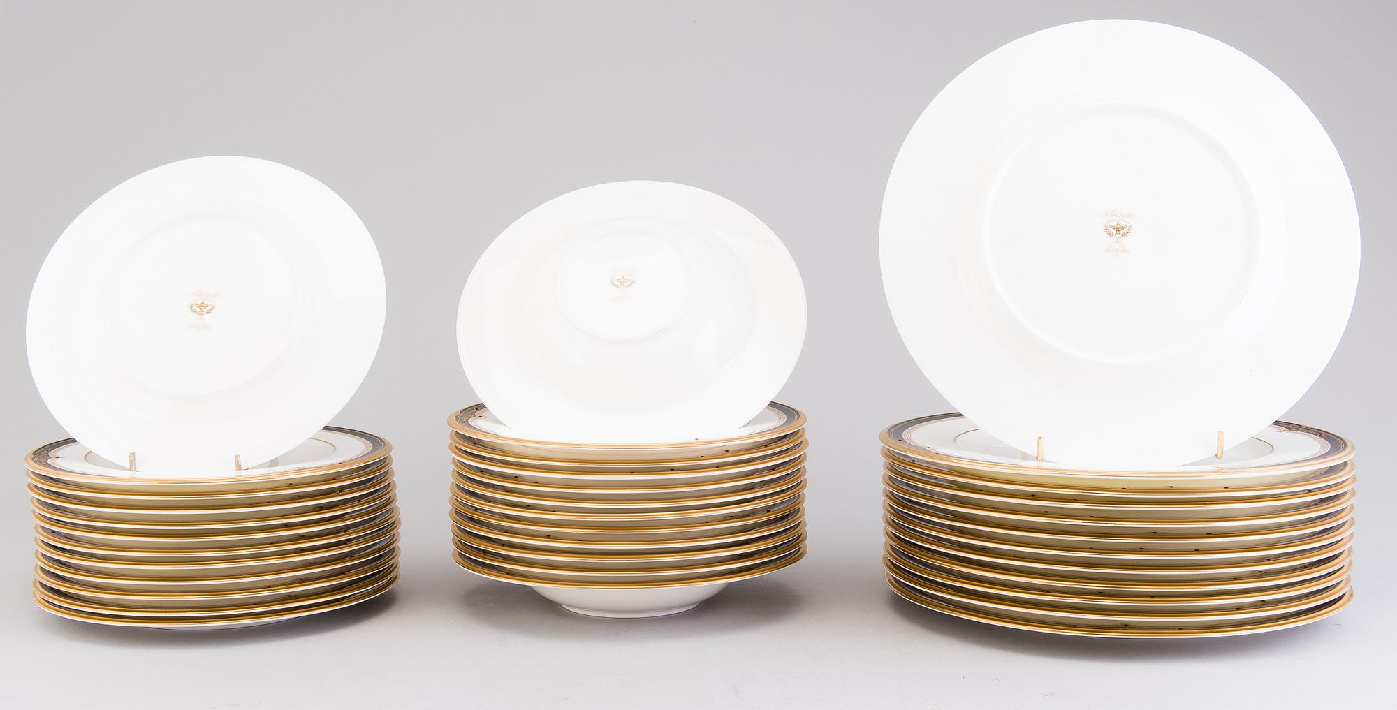 A Japanese 84-pcs Noritake porcelain coffee set and dinnerware from the end of the 20th Century.