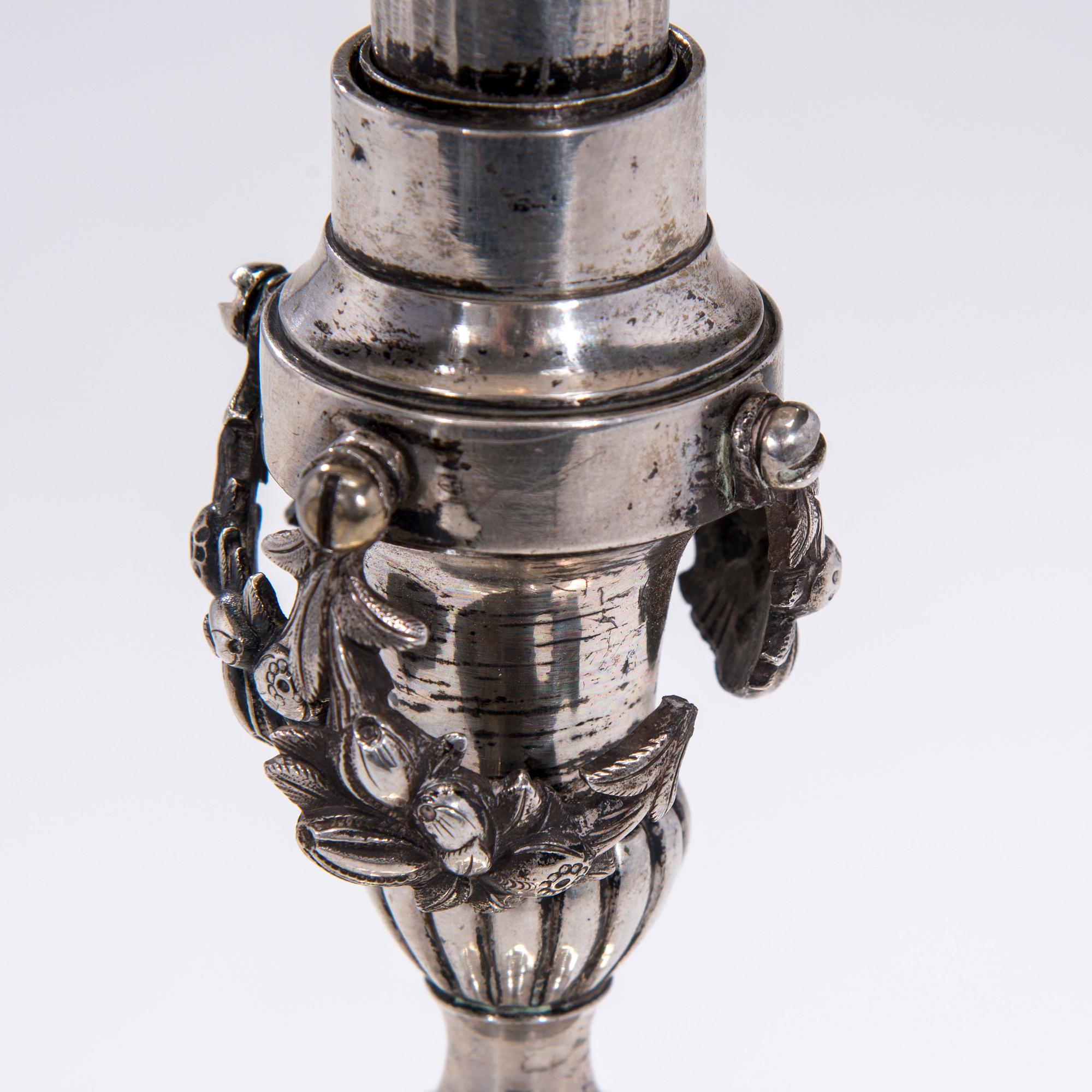 KANDELABER / LJUSSTAKE, silver, stämplad IGS och Meyer, Breslau 1800-talets början. Vikt 1090 g.