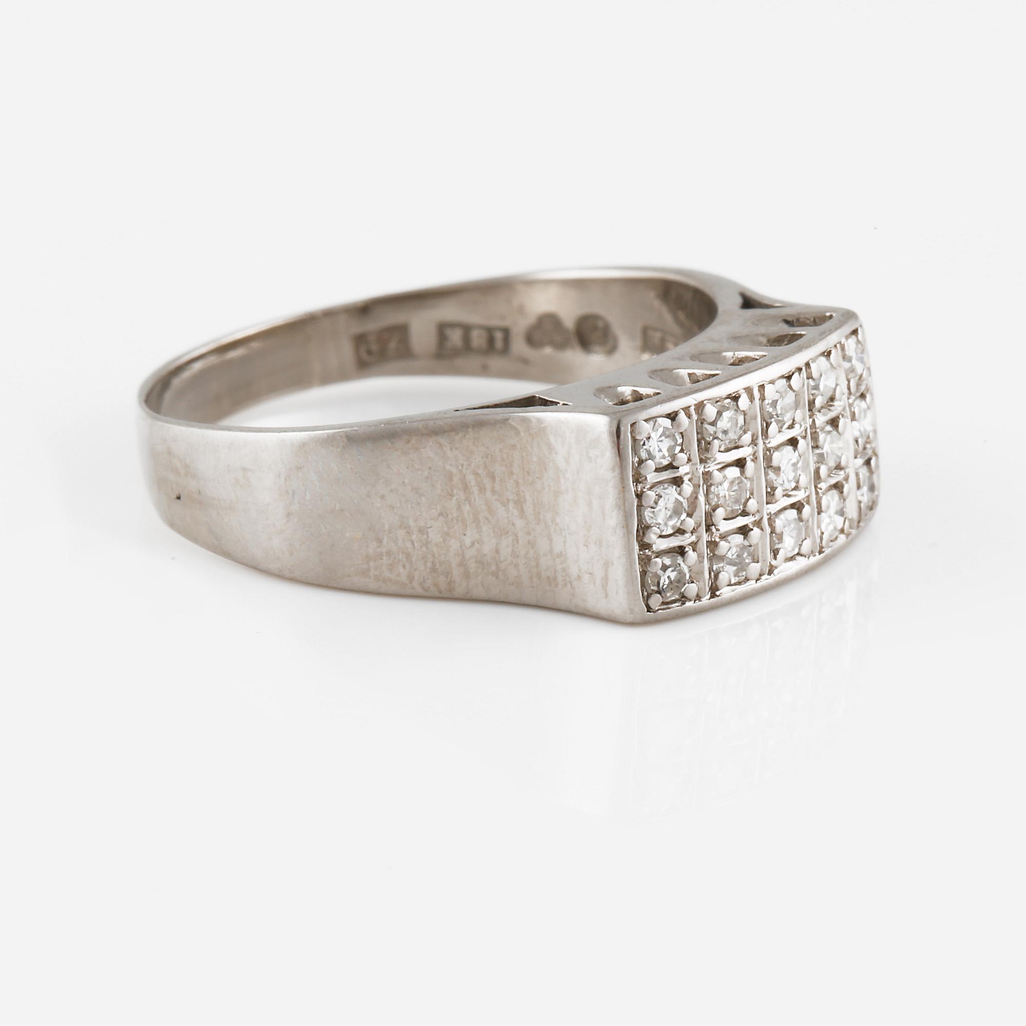 RING, 18K guld med åttkantsliapde diamanter 0.25 ct, Sveboms, Vetlanda, 1974. Vikt 5,5 gram.