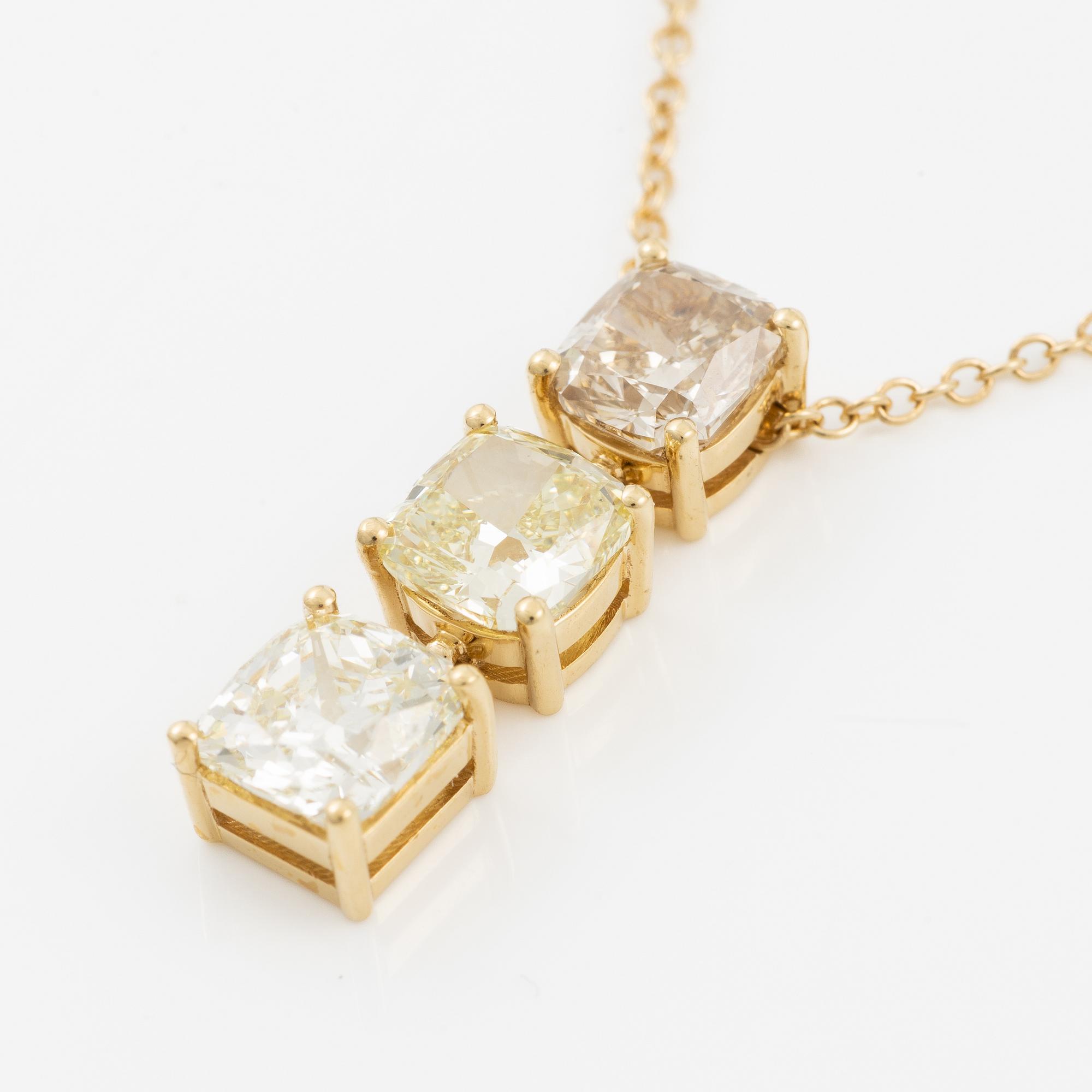 Pendant with chain in 18K gold set with a radiant-cut diamond and two cushion-cut diamonds.