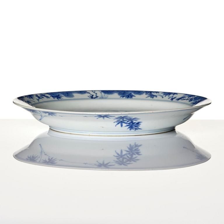 A blue and white dish, Qing dynasty, Kangxi (1662-1722).