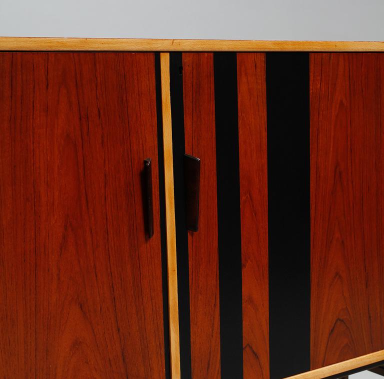 SIDEBOARD, 1900-talets tredje kvartal.