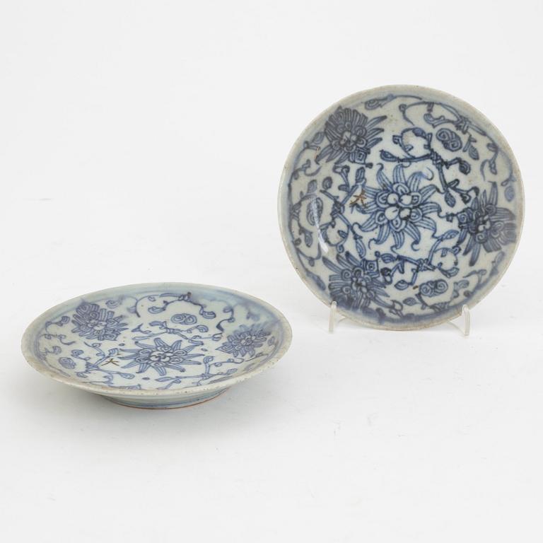 A set of 12 similar Chinese blue and white porcelain small dishes, late Qing dynasty, second half of the 19th Century.