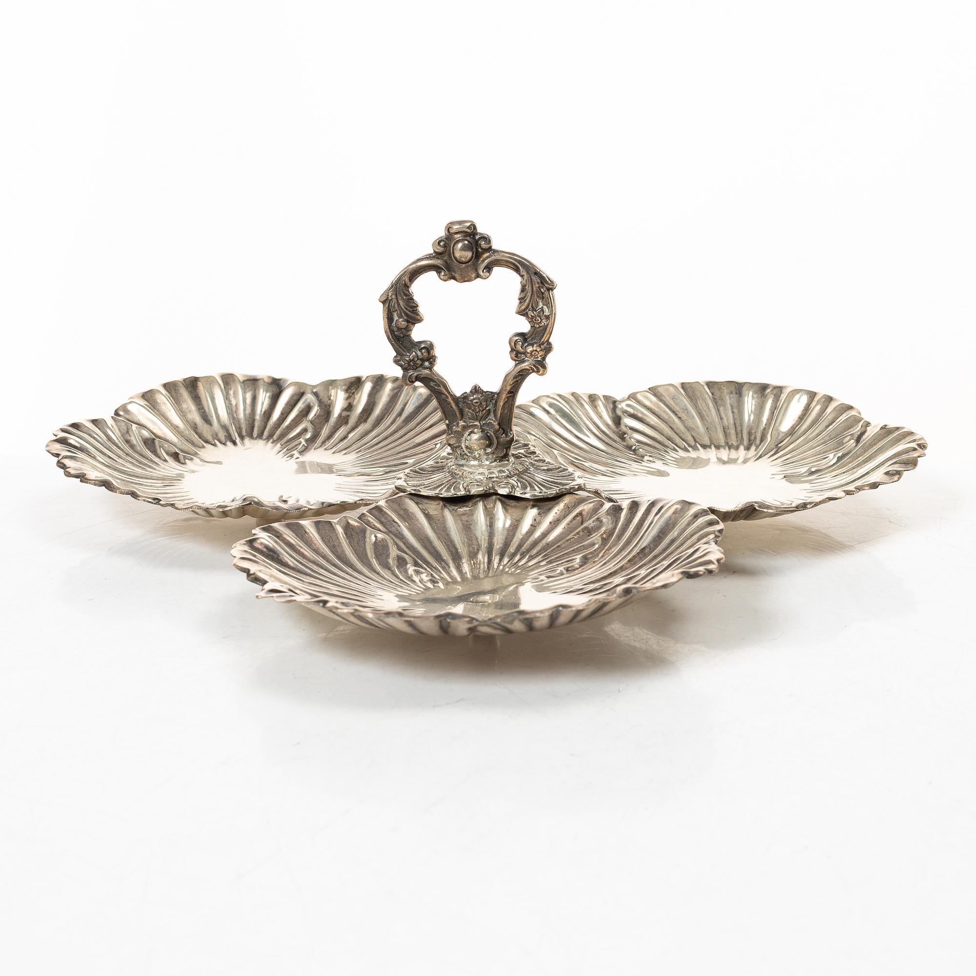 Tredelat serveringsfat, silver, 1900-tal.