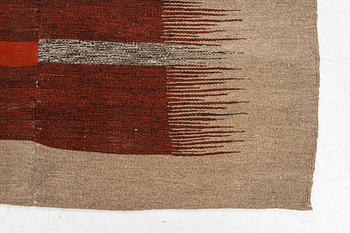 A persian kilim rug, c. 254 x 111 cm.