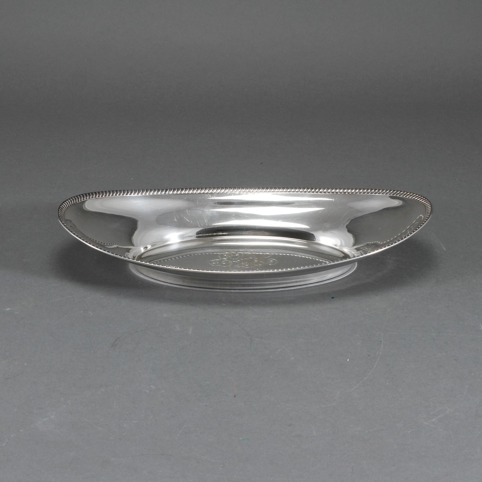 BRÖDFAT, sterlingsilver, 1900-talets andra hälft. Vikt 260 gram.