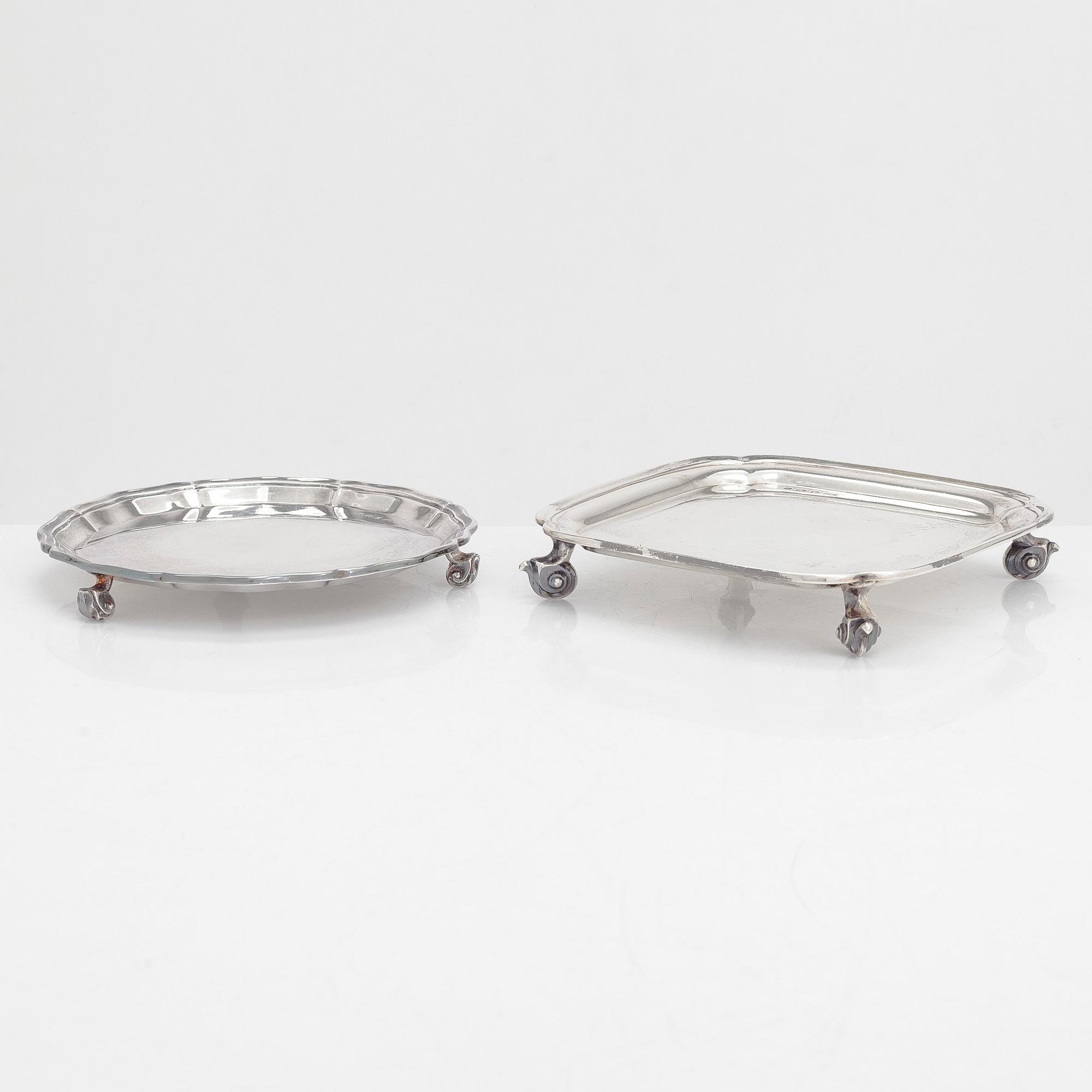 Visitkortsbrickor, 2 st, sterling silver, Viner's Ltd, Sheffield 1932 och 1940.