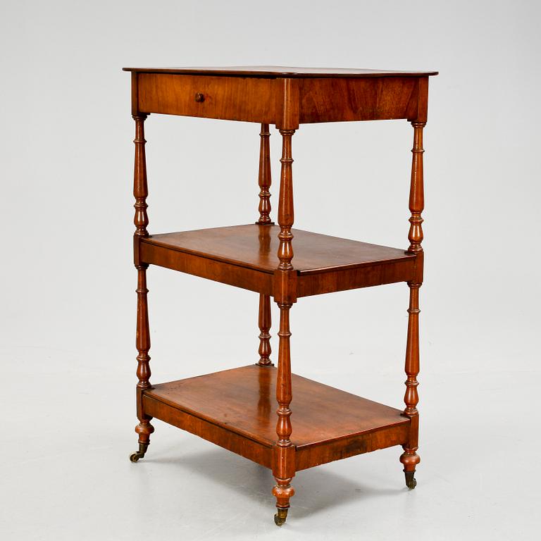 ETAGERE, omkring 1900.