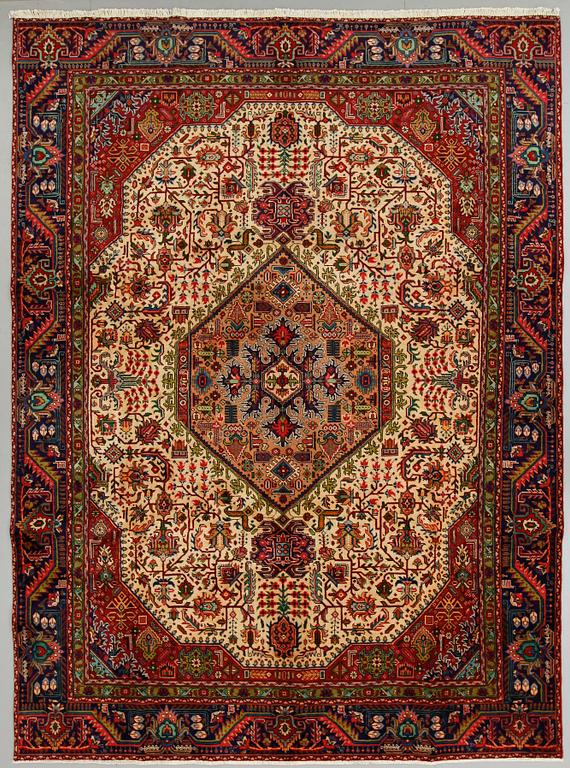 MATTA, Täbriz, ca 367 x 275 cm.