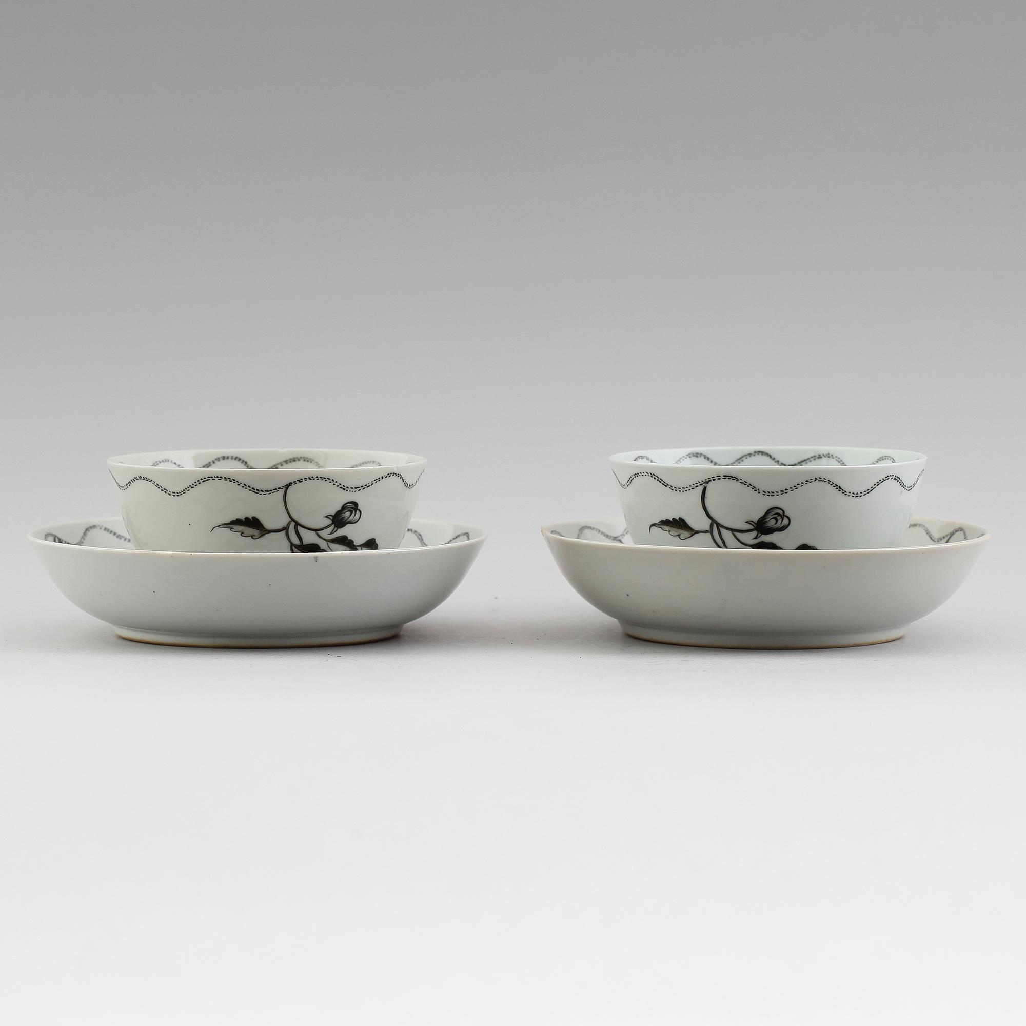 SKÅLAR med fat, 1 par, porslin, Kina, Qianlong 1736-1795.