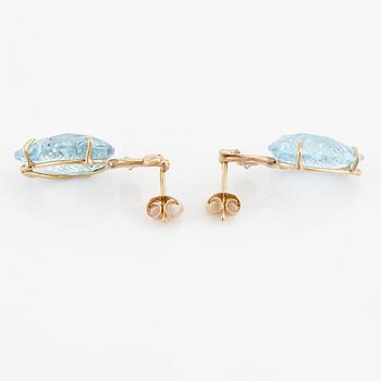 Earrings with cut blue topaz in the shape of leaves and brilliant-cut diamonds.