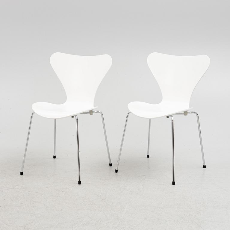 Arne Jacobsen, stolar, 6 st, ” Sjuan”, Fritz Hansen, 2018.