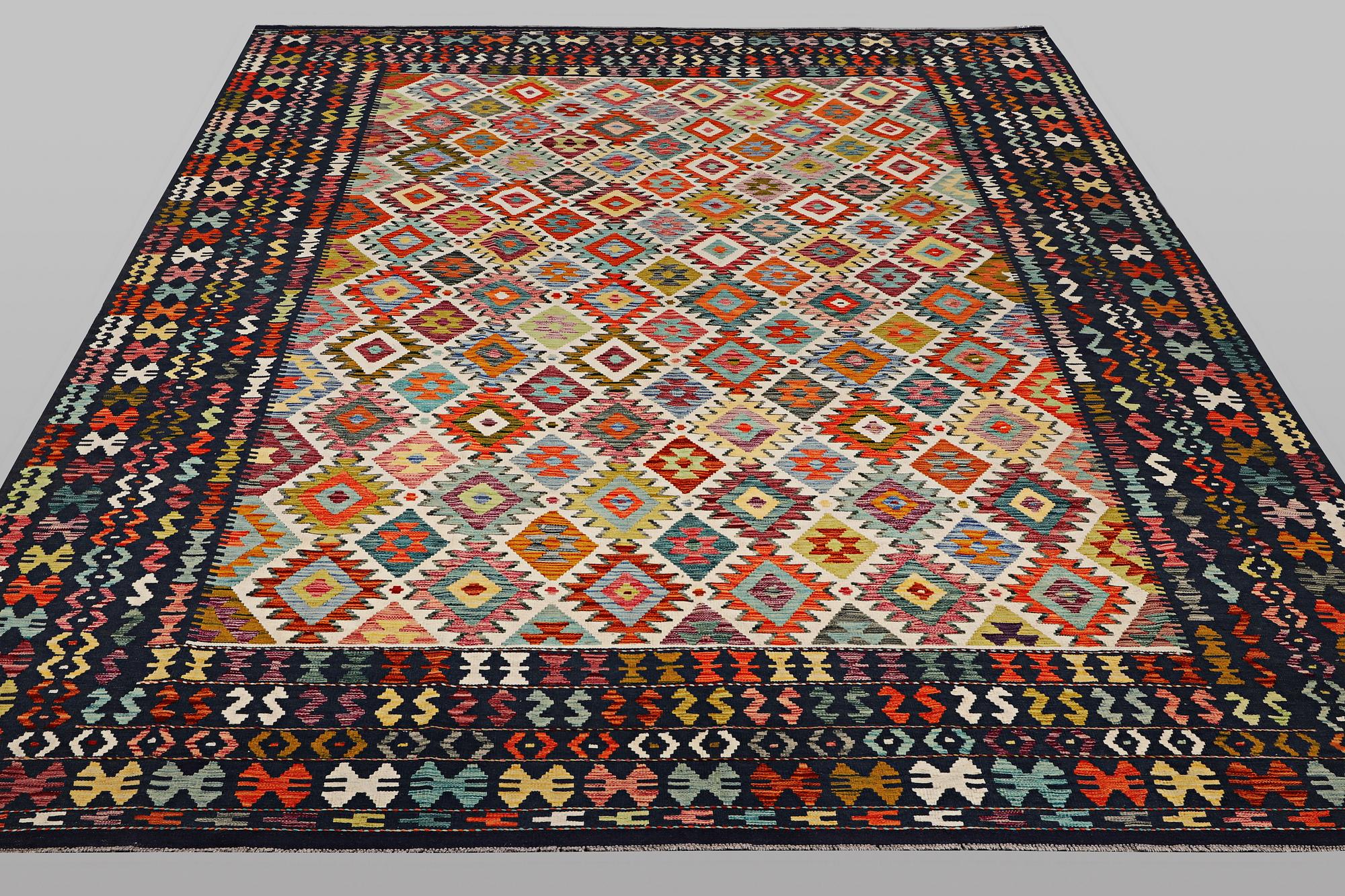 Matta, Kelim, ca 391 x 303 cm.