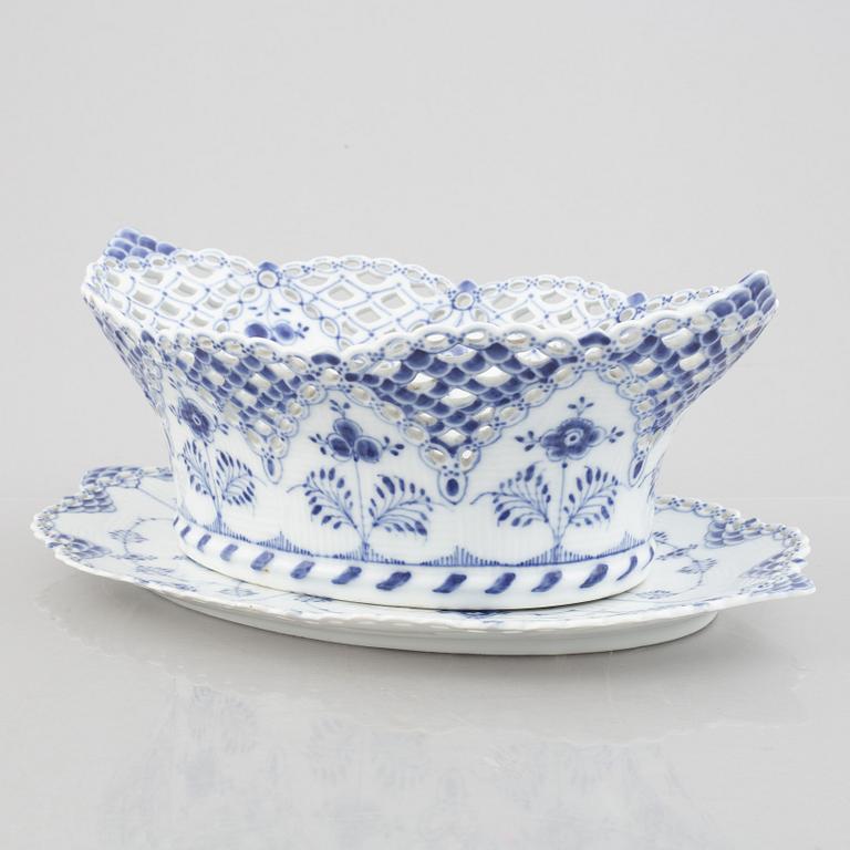 A 'Blue Fluted Full Lace' / 'Musselmalet' Fruit Bowl and Stand, Royal Copenhagen, model number 1059 and 1060, 1898-1923.