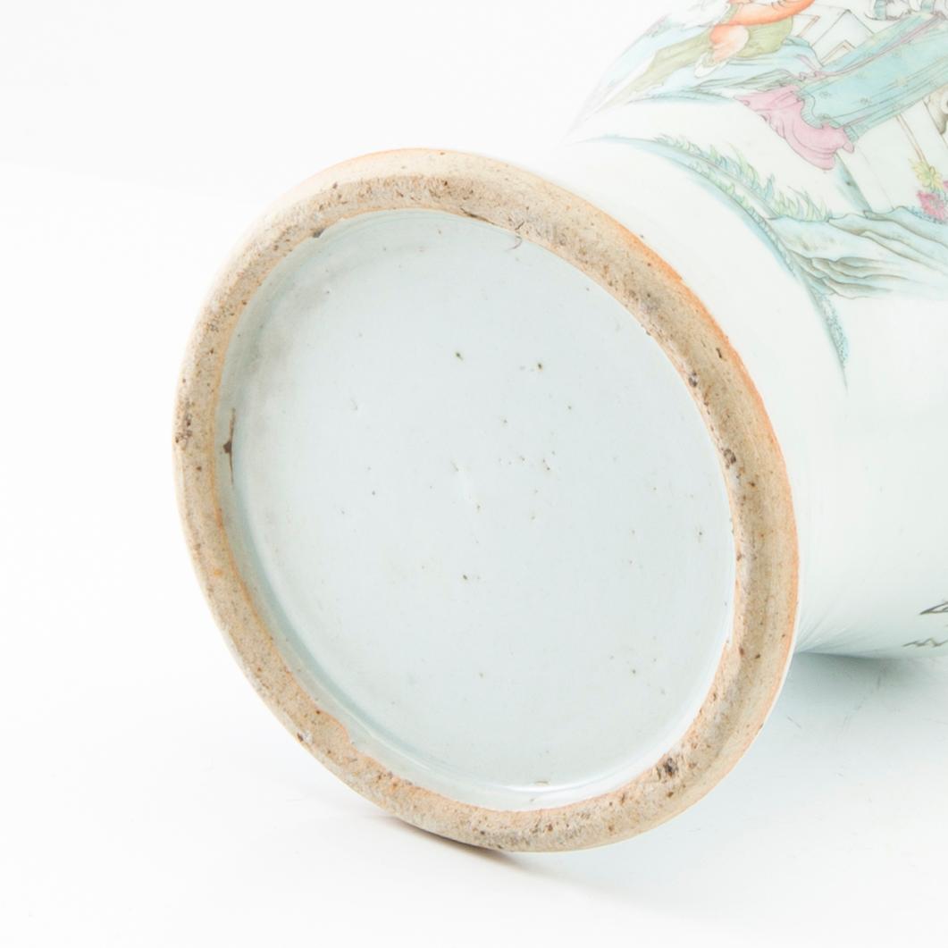 A Chinese vase, 20th century.