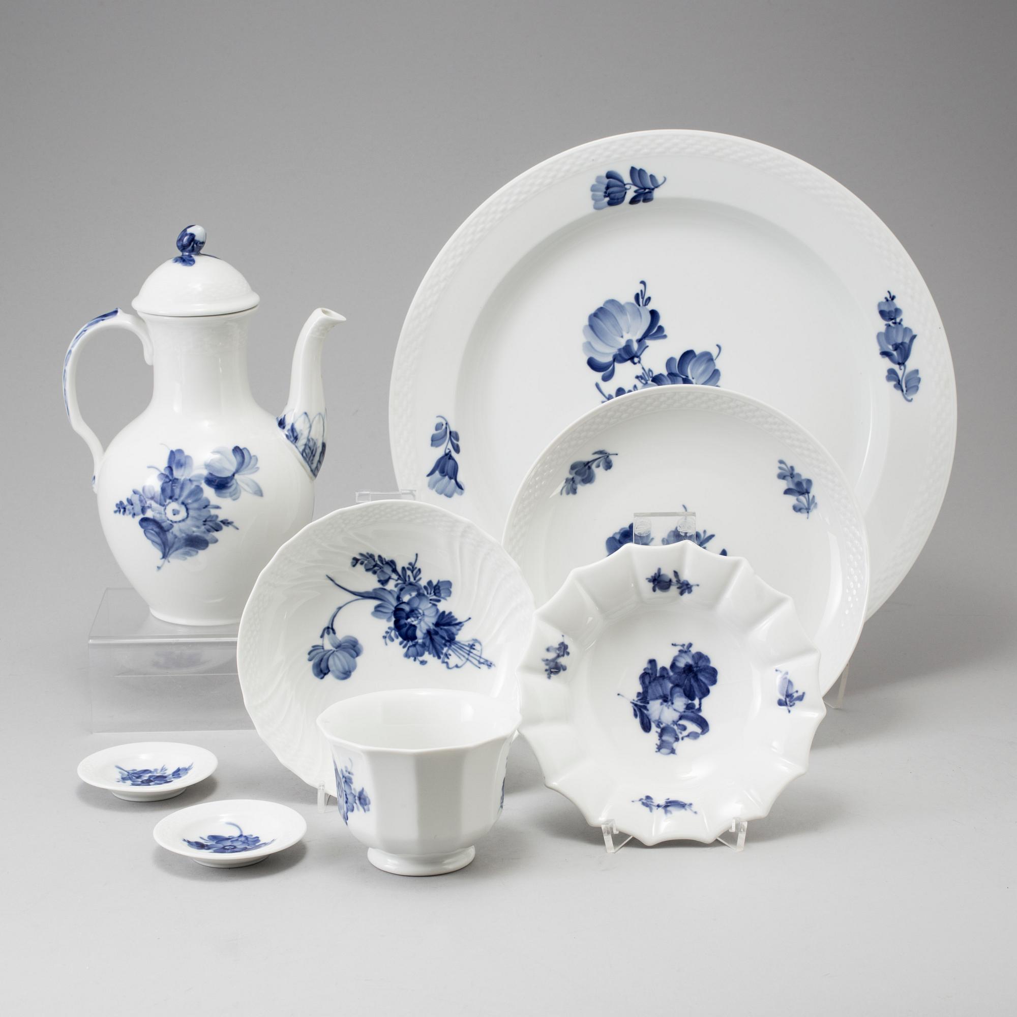 KAFFESERVIS, porslin, 44 delar, "Blå Blomst", Royal Copenhagen.