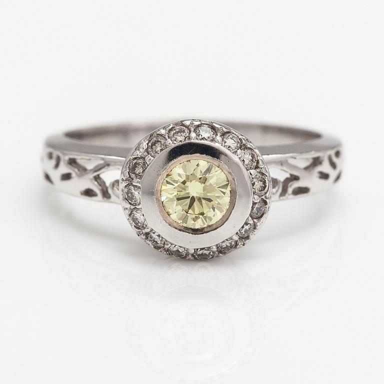 Ring, 14K vitguld, diamanter ca. 0.60 ct tot.