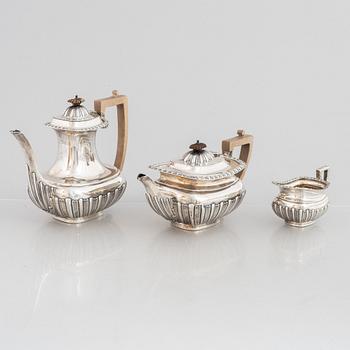 An English silver coffee pot, tea pot and cream jug, mark of Charles Boyton & Son Ltd, London 1917.
