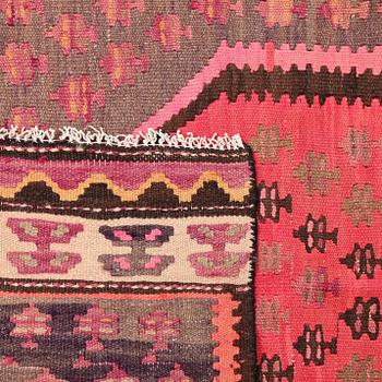 MATTA, Kelim, 1900-talets andra hälft, 266x92 cm.