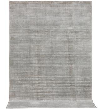 An oriental carpet, c. 271 x 176 cm.