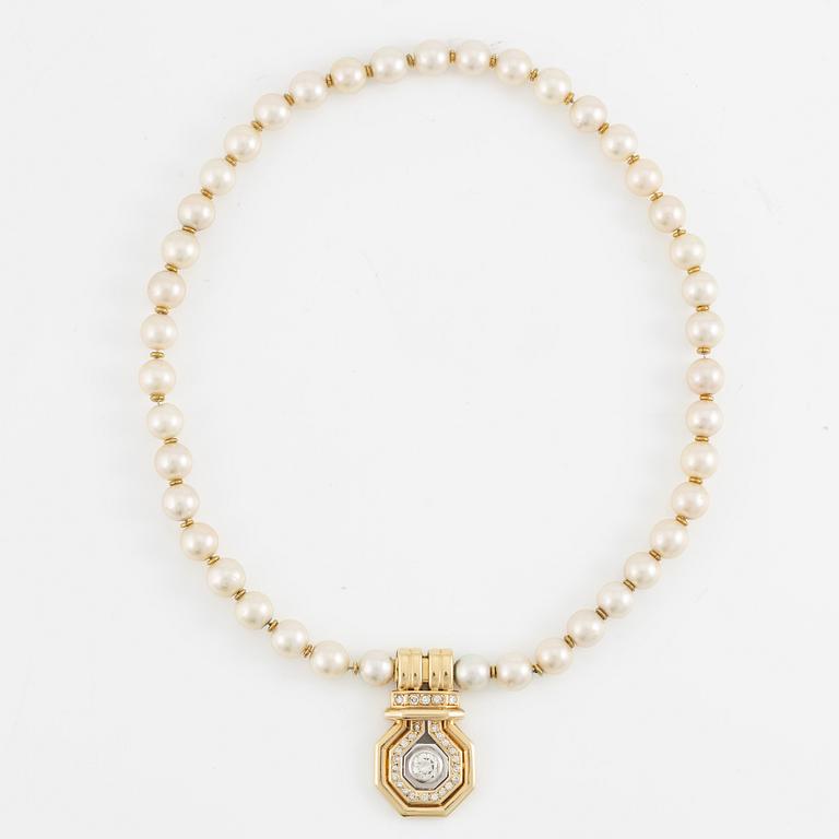 Pearl necklace with cultured pearls, pendant 14K gold set with brilliant-cut diamonds.