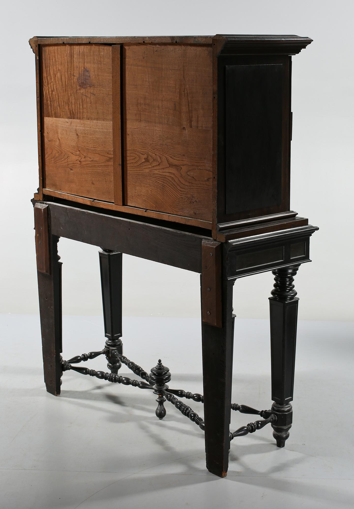 KABINETTSKÅP, barockstil, sent 1800-tal.