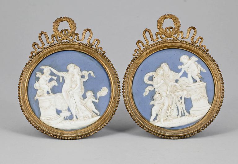 MEDALJONGER, ett par, parian, 1800/1900-tal.