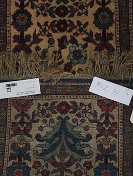 MATTOR, ett par, orientaliska. 168 x 38.