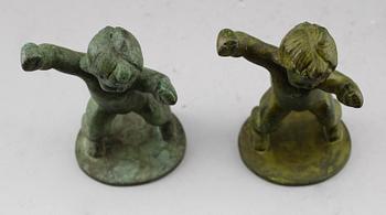 SKULPTURER, 2 st, grönpatinerad brons, 1900-talets första hälft.