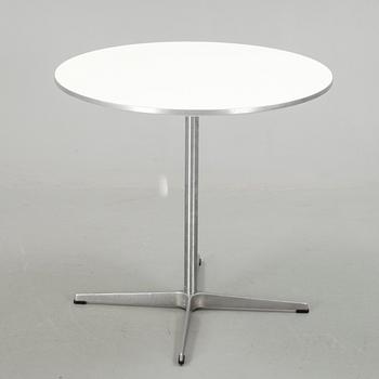 BORD, Arne Jacobsen, Fritz Hansen, 1900/2000-tal.
