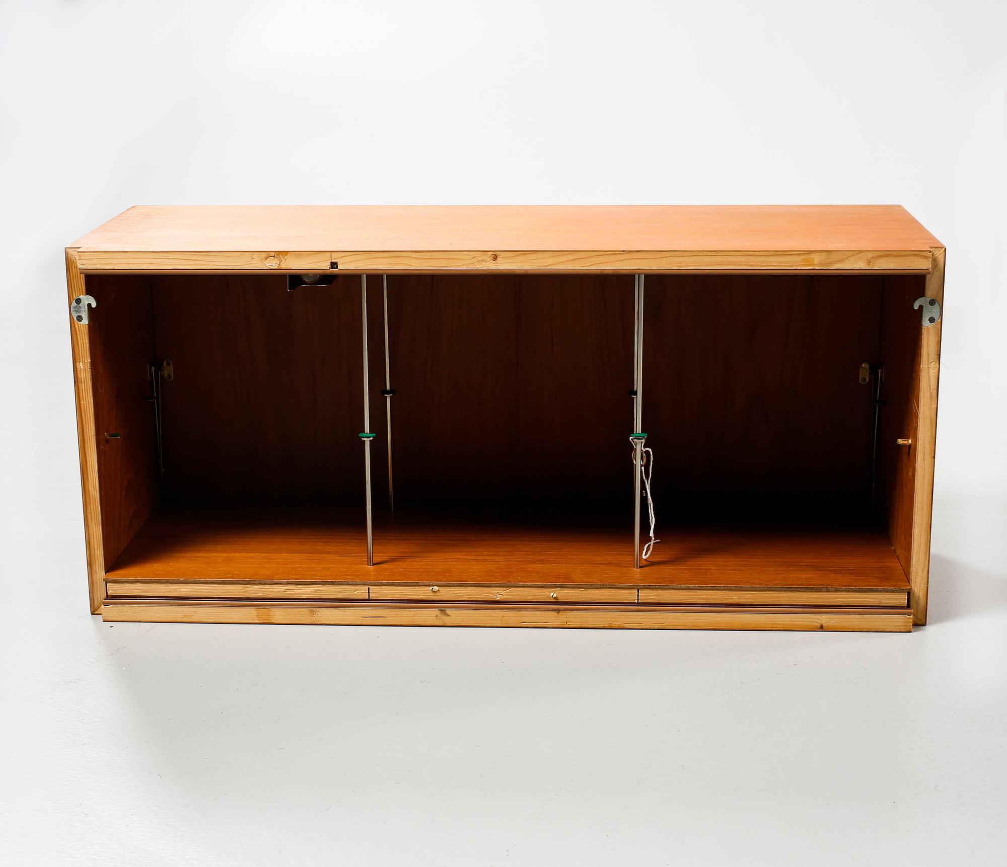 A 1950s shelving system,"Veggen de Luxe" by Torbjørn Afdal & Rolf Hesland for i.a. Ringerike Møbel- og Trevarefabrikk.